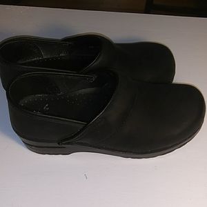 DANSKO BLACK LEATHER RN MULES SZ36